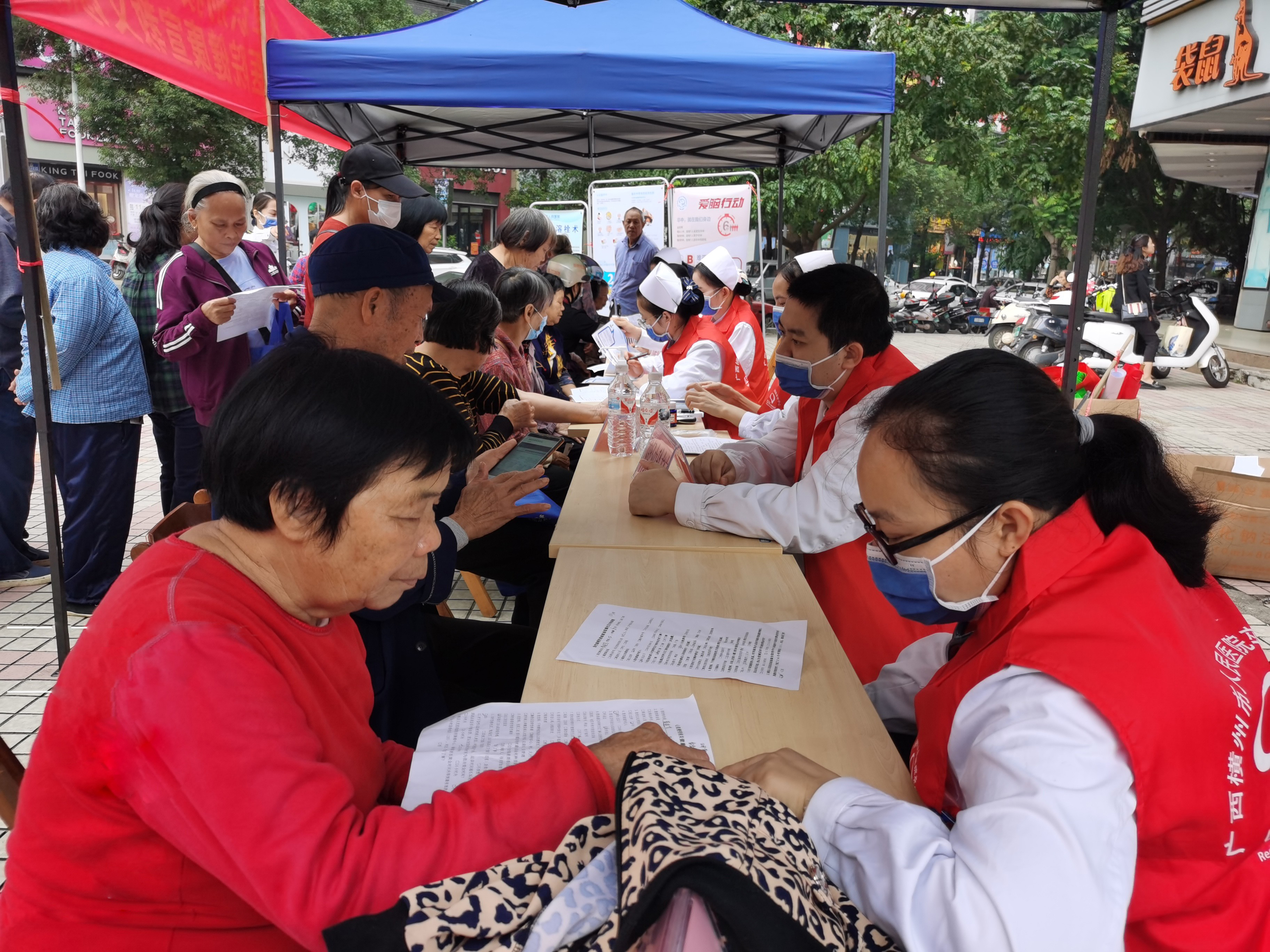 卒中：重在预防！四川蓝生脑科医院开展世界卒中日义诊活动