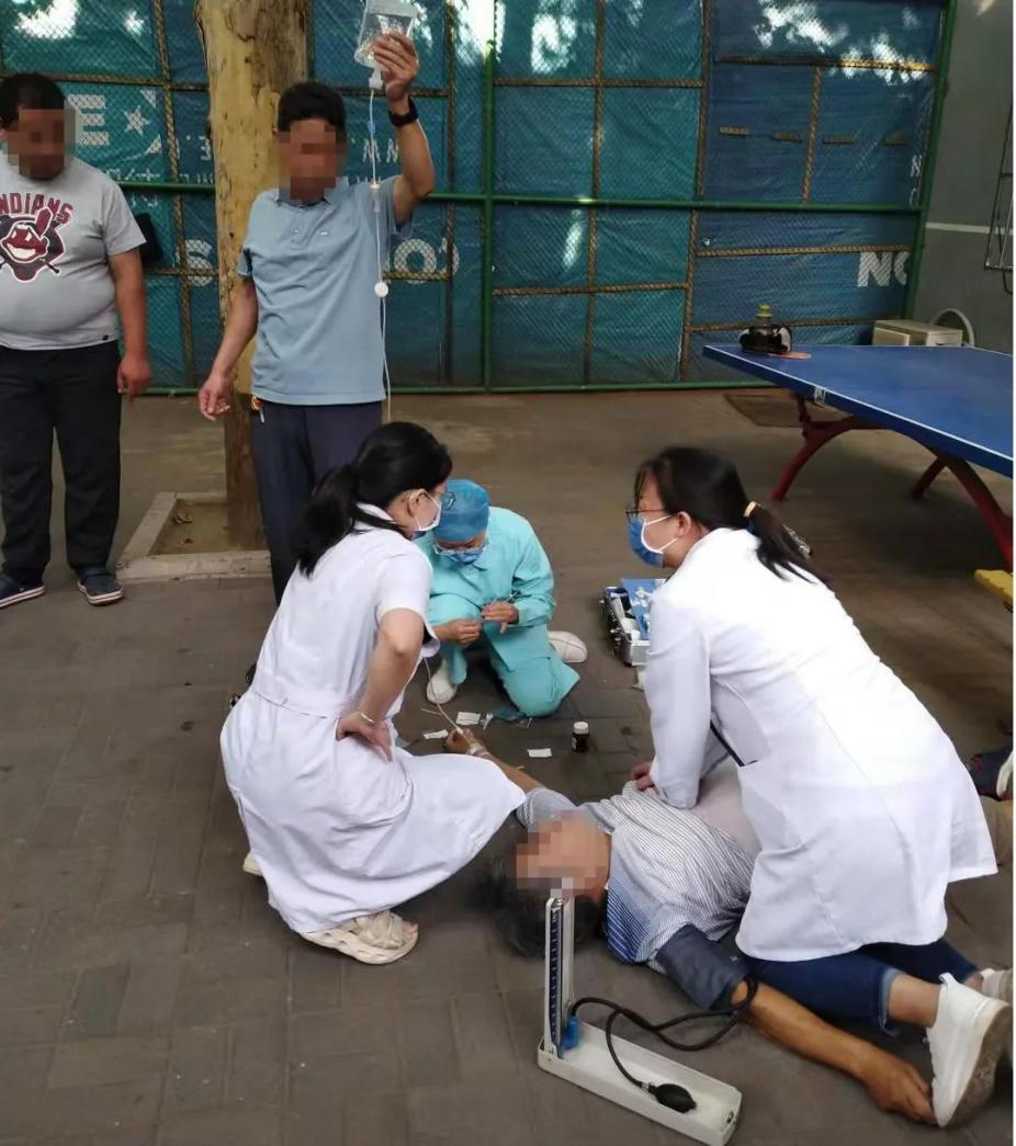 生死竞速！成都东部新区中西医结合医院成功抢救一名颅脑外伤、脑疝致呼吸心脏停搏患者