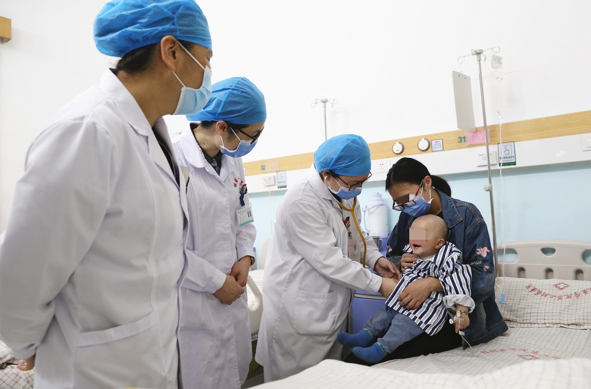 生死竞速！成都东部新区中西医结合医院成功抢救一名颅脑外伤、脑疝致呼吸心脏停搏患者