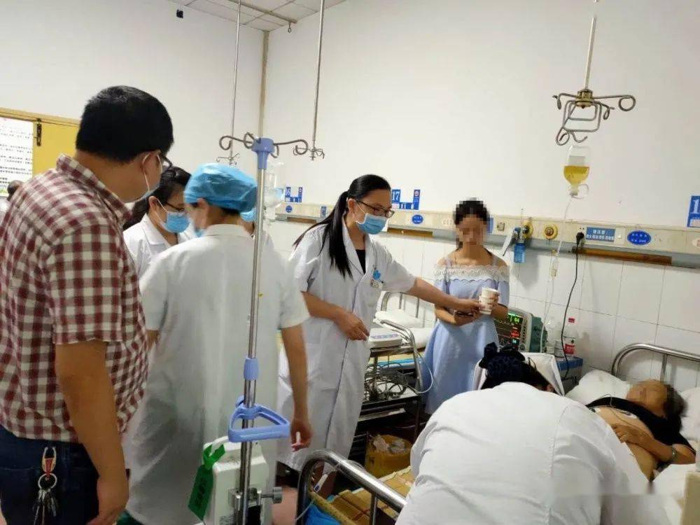 生死竞速！成都东部新区中西医结合医院成功抢救一名颅脑外伤、脑疝致呼吸心脏停搏患者