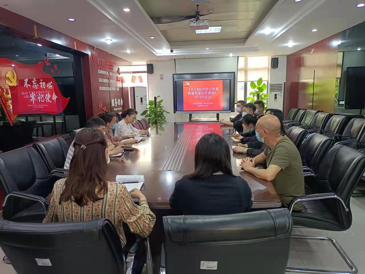 桂溪街道和平社区举办就业和社会保障政策宣传活动