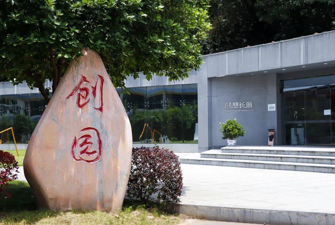 扬帆未来 描绘青春成长画卷 成都市熊猫路学校新学期顺利启航