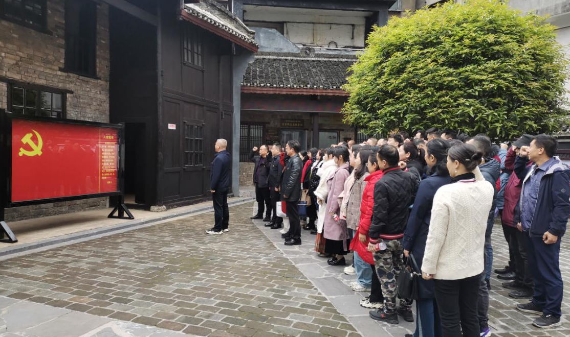 中共成都市棕北中学西区实验学校中学部党支部开展“喜迎二十大，治蜀兴川有我”主题党日活动