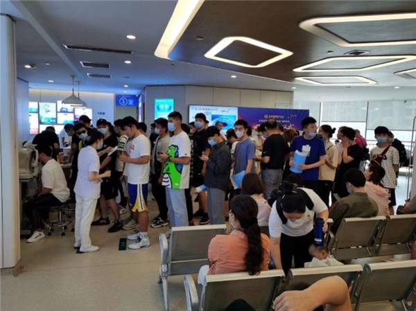 好“视”成 |双胞胎齐摘镜，共赴“睛”彩前程！