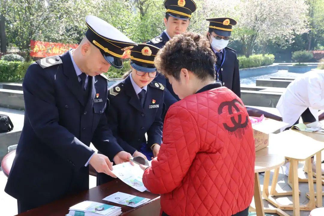 青白江区大弯街道便民服务“直通车”，跑出服务“加速度”