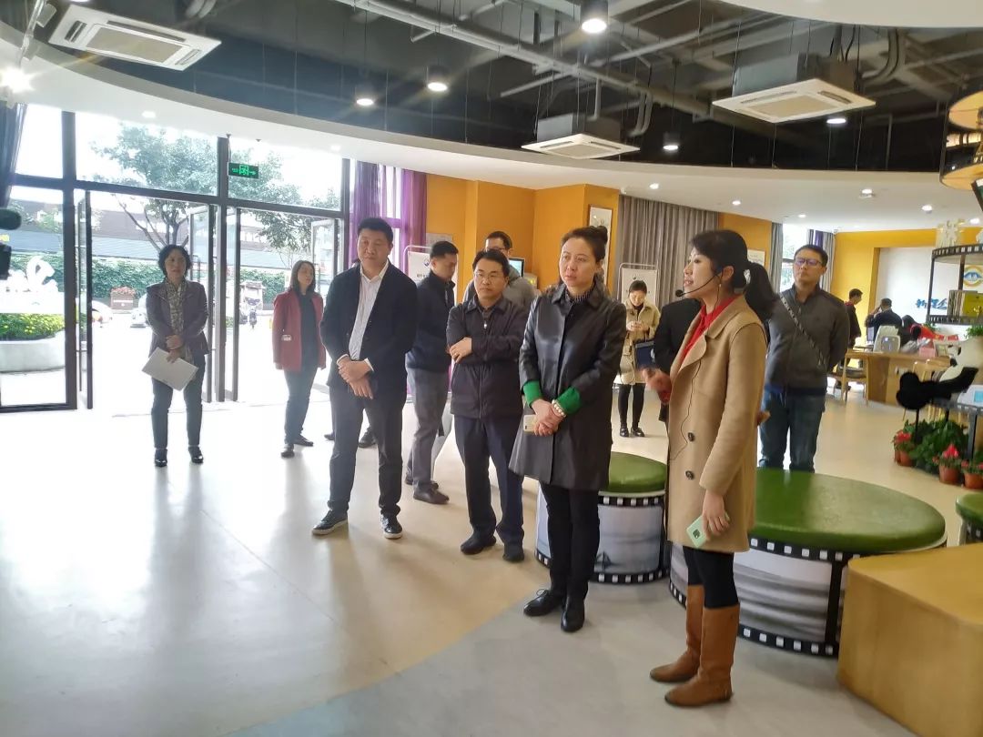 广元市委教育工委委员、市教育局党组成员、副局长杨元一行到成都汽车职校参观考察