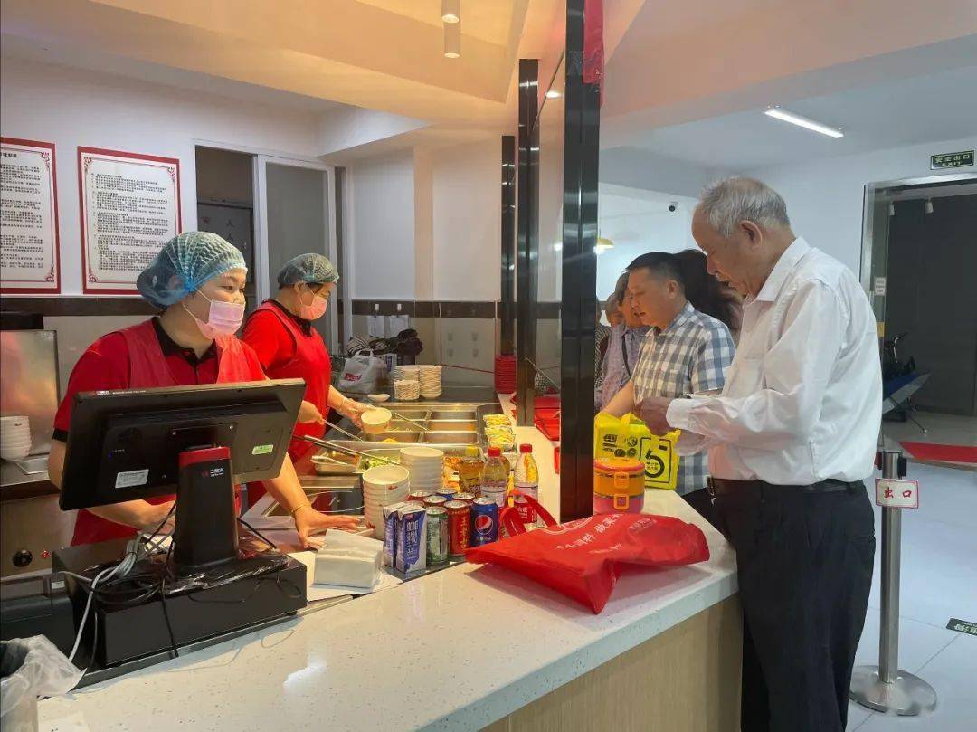 金牛民政： “食光餐与”助力社区食堂打通助餐送餐“最后一米”