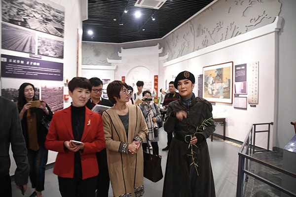 后浪翻新曲 戏剧震莎翁——新都一中第二届英语戏剧节圆满收官