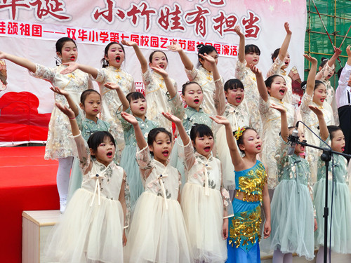 龙泉七中荣获区第十六届中小学生艺术节合唱比赛双项特等奖！