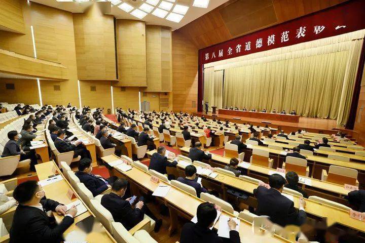 表彰先进凝众心 坚定信仰铸党魂