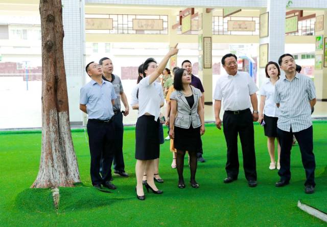 四川省中华职业教育社主任王小晴一行到成都汽车职校参观调研