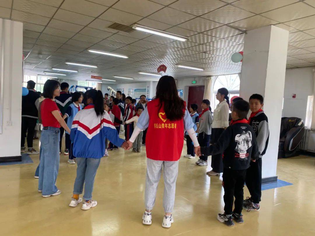 桂溪街道和平社区开展“和”你“童”行亲子绘画主题活动