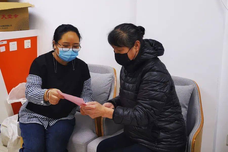 学廉史 育家风 促“亲”廉 桂溪街道和平社区开展家庭助廉活动