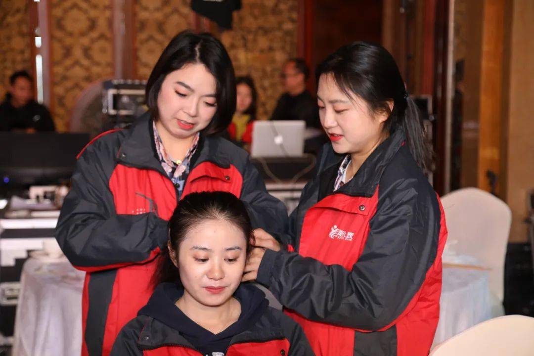 凝心聚力聚识 勤耕细琢致远