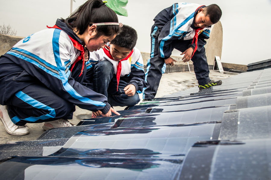 齐心协力,撑起校园“平安伞”