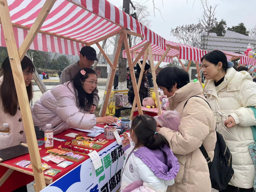 筑牢安全堤 守护家园安 桂溪街道和平社区开展防汛演练活动