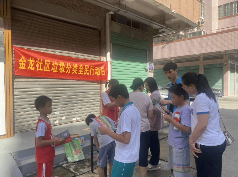 桂溪街道和平社区开展大件垃圾环保行动日主题宣传活动