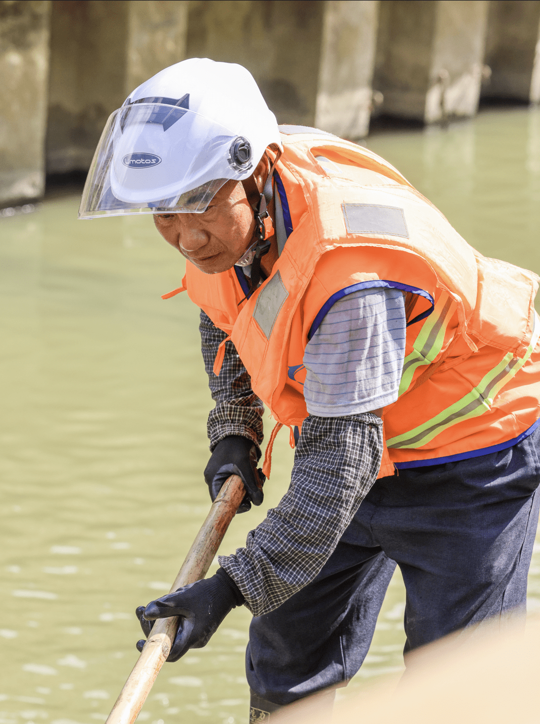 酷热之下 善举如清风送爽