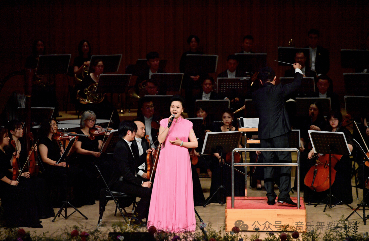 内江市隆重举办新中国成立75周年文艺演唱会