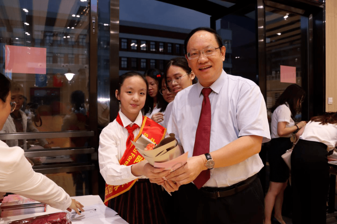 八载芳华,致敬最美的您