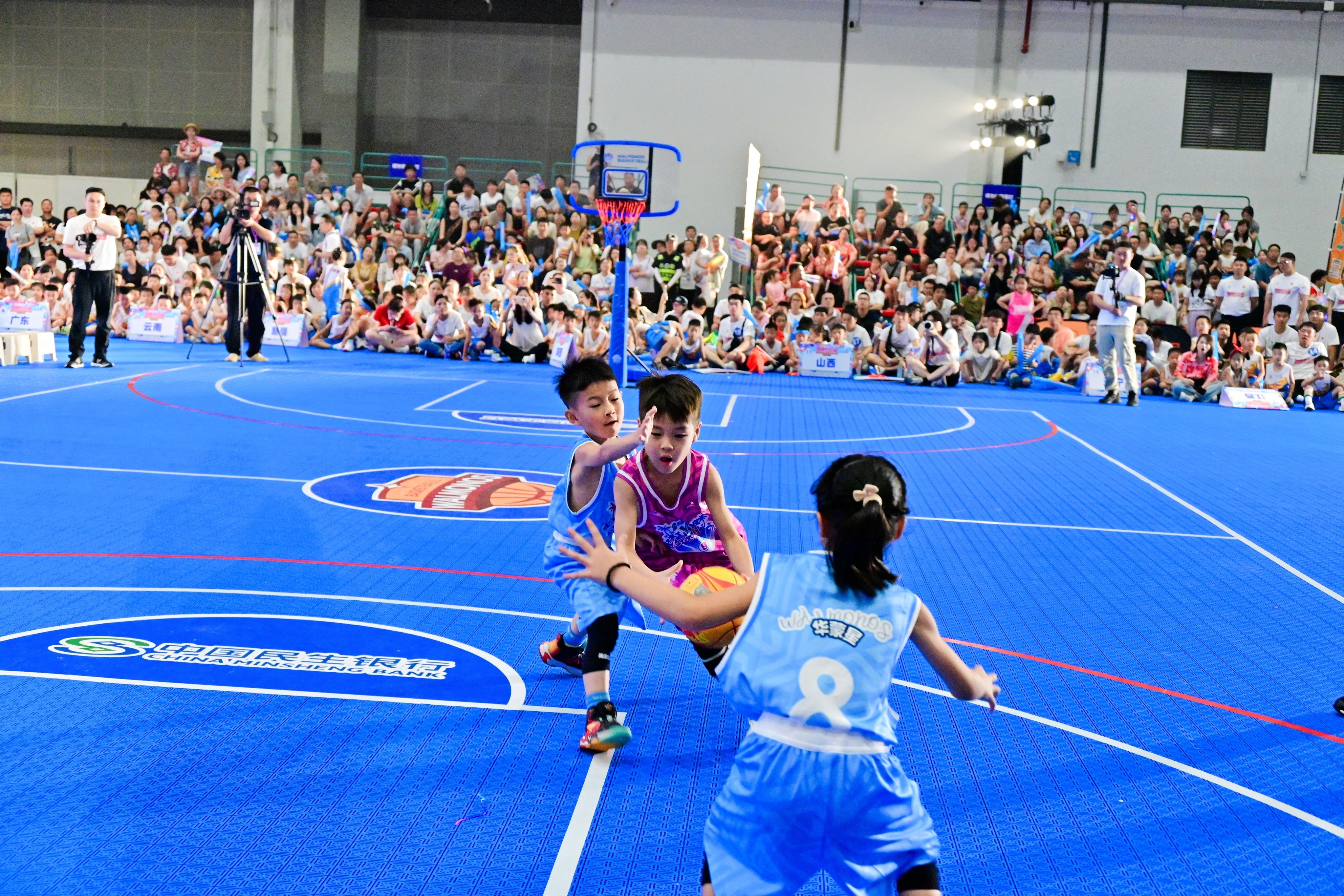 岳池县第二届幼儿篮球交流赛圆满举行 萌娃赛场展风采