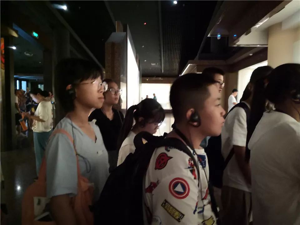 千人百校互助共建 锦江都江堰率先牵手