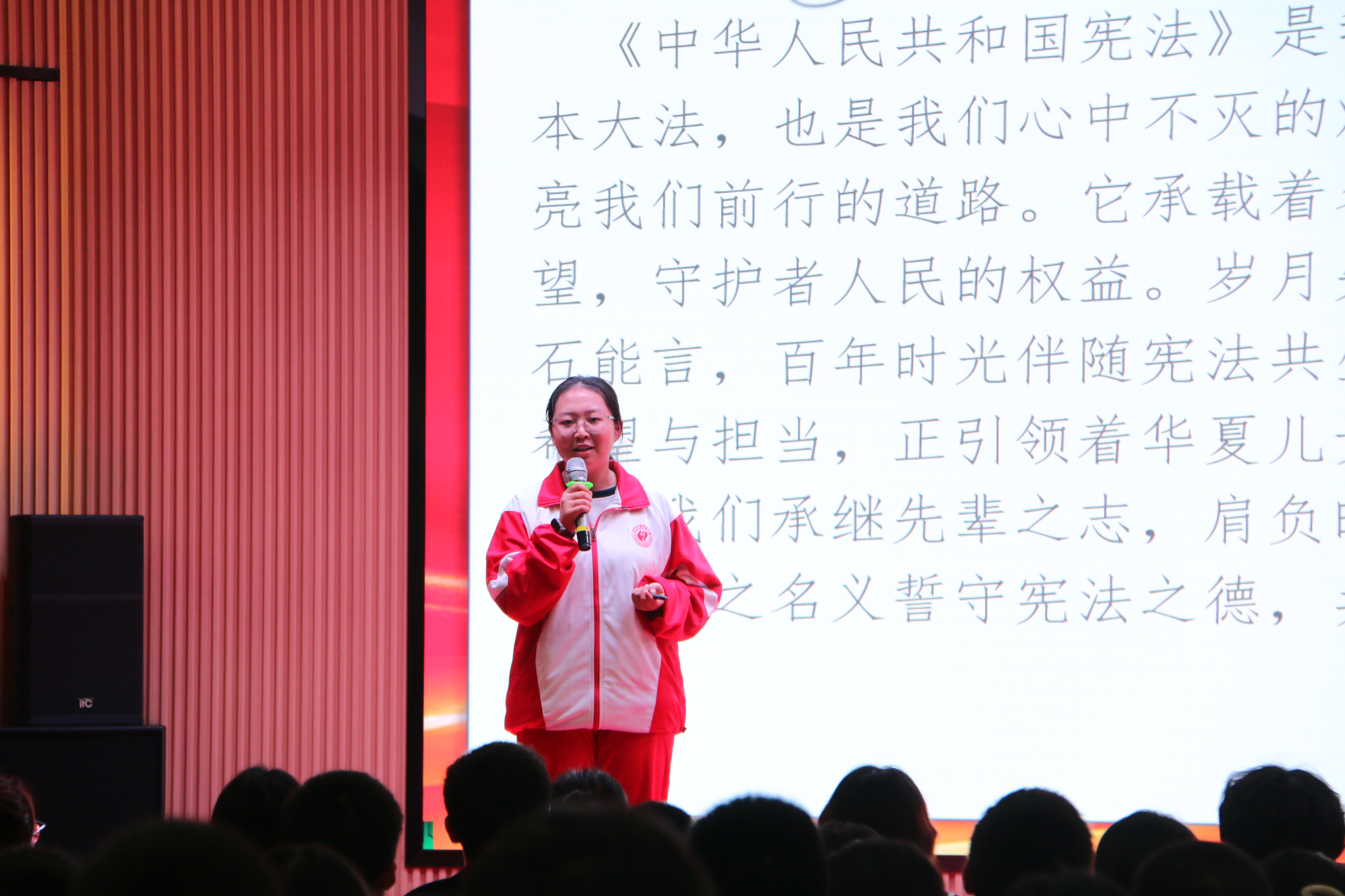 宪法伴我成长 成都市洛带中学校举行“宪法晨读”活动