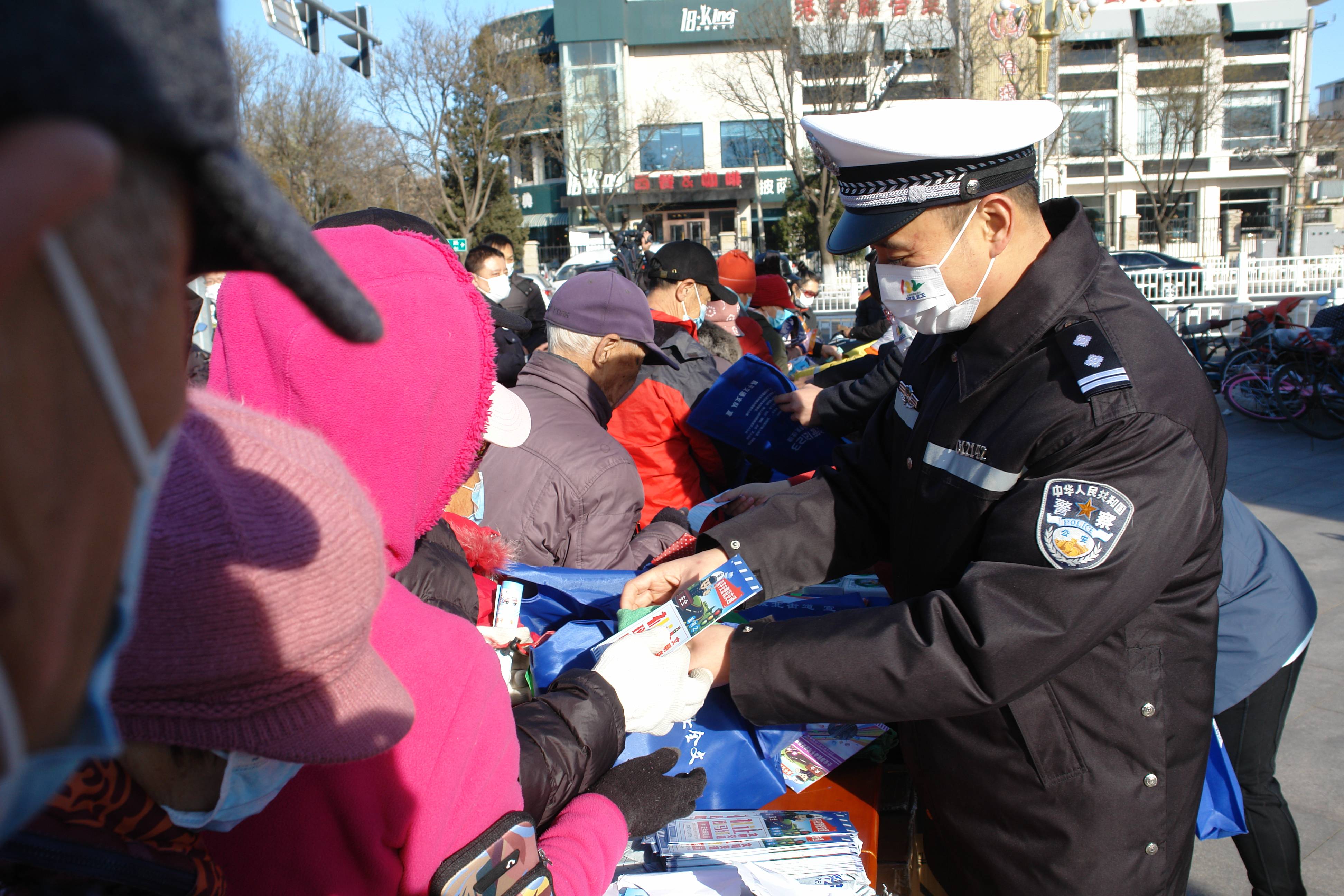 射洪公安交警大队走进学校开展“12.2交通安全”宣传活动