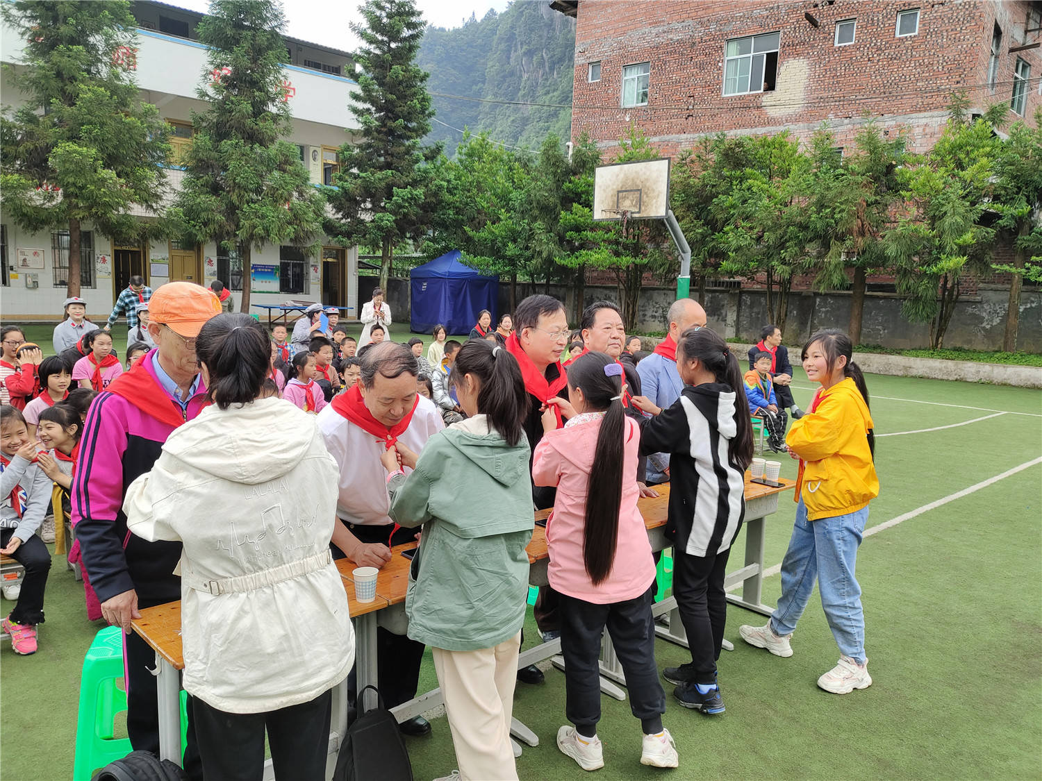 广安经开区关工委“五老”联合奎阁派出所开展法治宣传进校园活动
