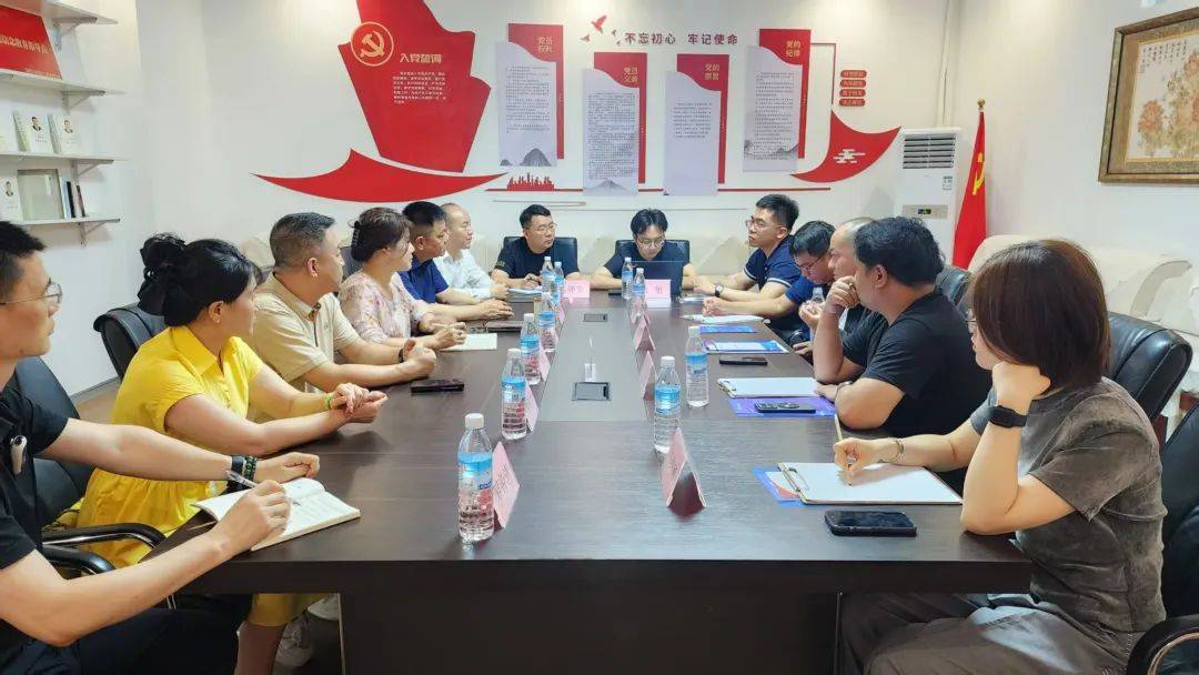 代表协力办实事 小区试点换新颜